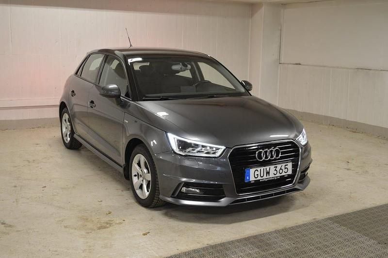 Grå Begagnad 2018 Audi A1 Sportback S-Line Halvkombi | 139 900 kr (Marknadspris) - Bild 1/4