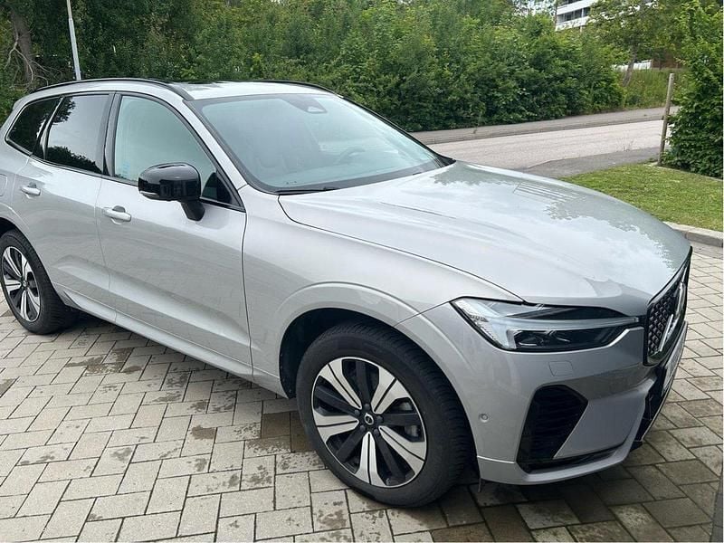 Silver Begagnad 2023 Volvo XC60 R-Design SUV | 490 000 kr (Bra pris) - Bild 1/4