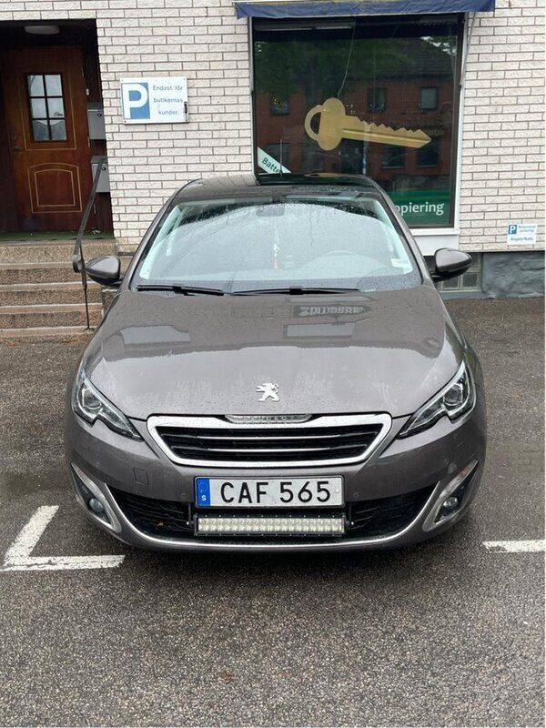 Begagnad 2014 Peugeot 308 Allure Halvkombi | 69 900 kr (Bra pris) - Bild 1/3