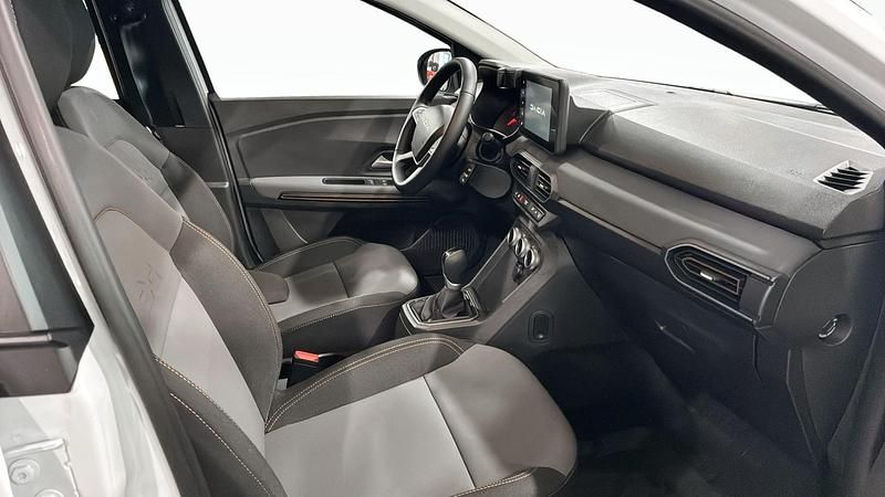 Begagnad Dacia Sandero Stepway 91 HK (66 kW) 2025 Vit Halvkombi