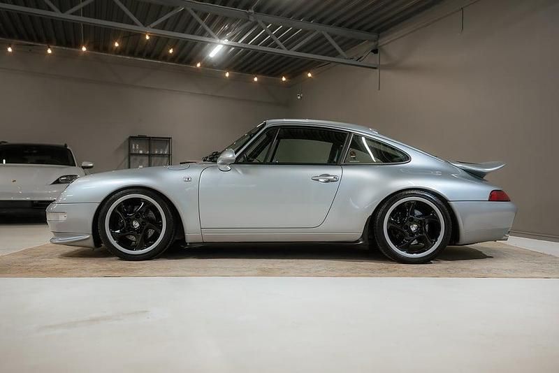 Ljusgrå Begagnad 1995 Porsche 911 Carrera | 995 000 kr - Bild 1/4