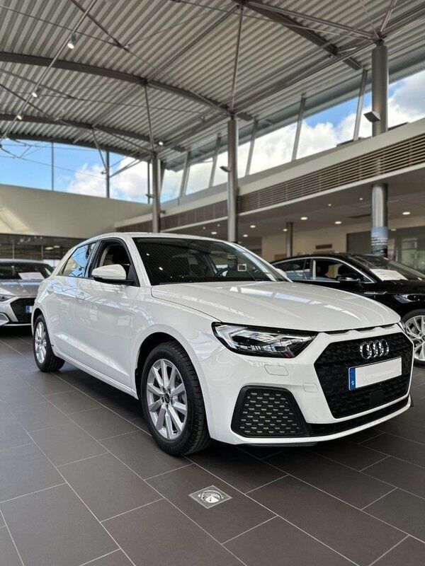 Vit Ny 2024 Audi A1 Sportback Proline Halvkombi | 255 000 kr (Marknadspris) - Bild 1/4