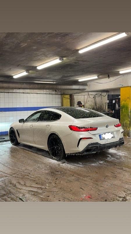 Satin vit Begagnad 2021 BMW 840 M Sport Sportkupé | 640 000 kr - Bild 1/3