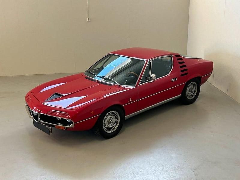 Begagnad Alfa Romeo Montreal 201 HK (147 kW) 1973 Ljusröd Sportkupé
