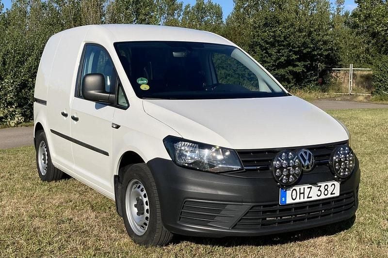 Vit Begagnad 2017 VW Caddy Minibuss | 159 000 kr (Dyr) - Bild 1/4