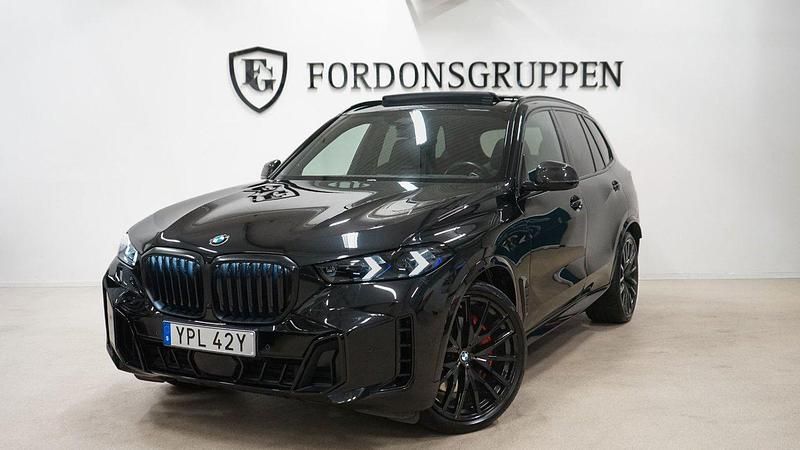 Svart Begagnad 2024 BMW X5 M Sport SUV | 1 029 800 kr (Lite dyr) - Bild 1/4