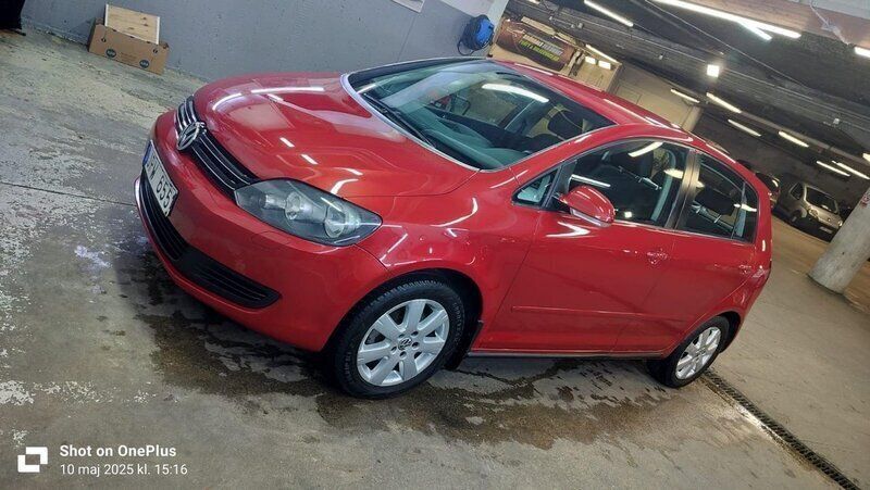 Röd Begagnad 2009 VW Golf Plus Cross Minibuss | 47 000 kr (Superpris) - Bild 1/4