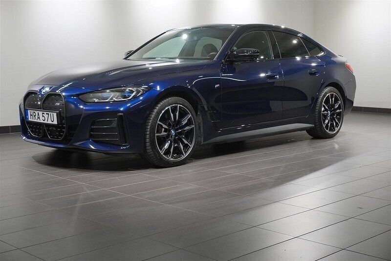 Blå Begagnad 2023 BMW i4 Shadowline Sedan | 629 900 kr (Lite dyr) - Bild 1/4
