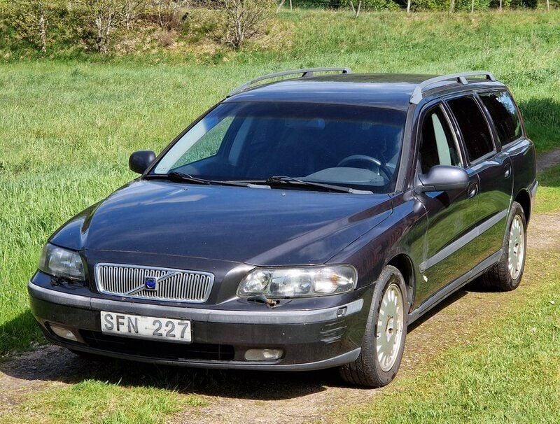 Grå Begagnad 2001 Volvo V70 Business Edition Kombi | 5 000 kr (Superpris) - Bild 1/4