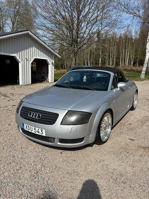 Silver Begagnad 2002 Audi TT Roadster Cab | 61 000 kr (Marknadspris) - Bild 1/4