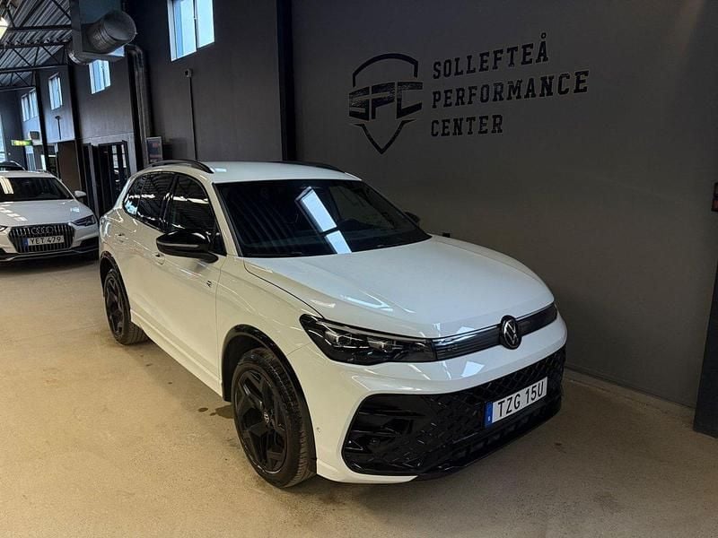 Vit Begagnad 2024 VW Tiguan R-line SUV | 449 900 kr (Lite dyr) - Bild 1/4