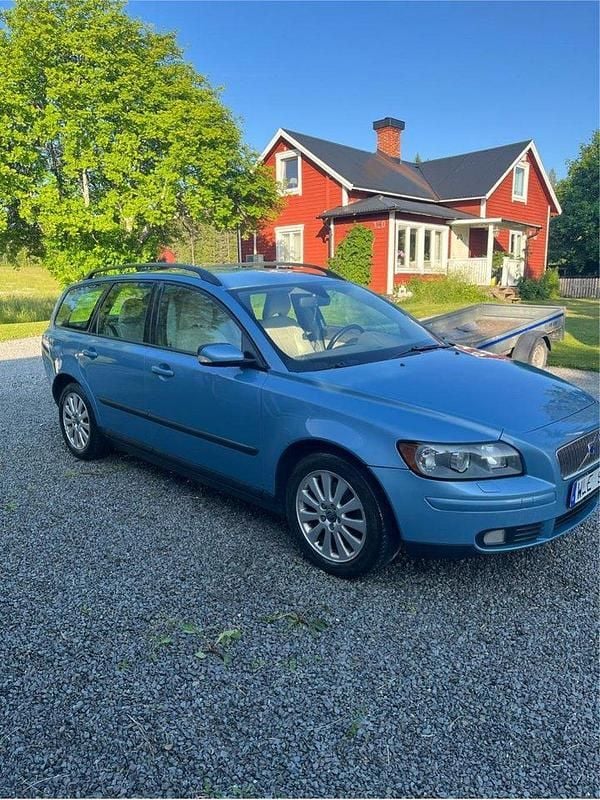 Blå Begagnad 2005 Volvo V50 Kinetic Kombi | 18 500 kr - Bild 1/3