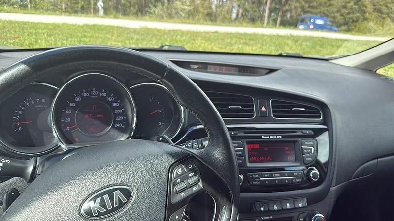 Begagnad 2013 Kia Ceed Halvkombi | 133 000 kr (Lite dyr) - Bild 1/4