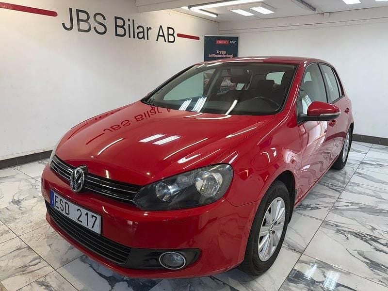 Röd Begagnad 2011 VW Golf VI Halvkombi | 59 900 kr (Marknadspris) - Bild 1/4