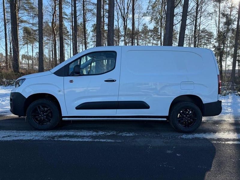 Begagnad Peugeot Partner 131 HK (96 kW) 2020 Vit Minibuss