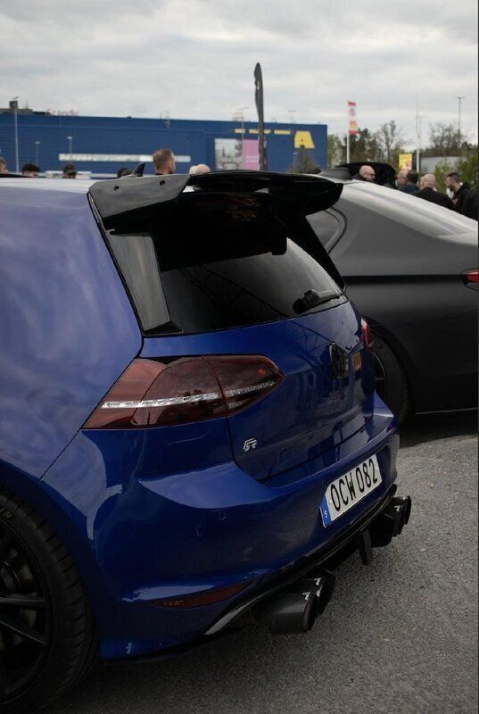 Blå Begagnad 2017 VW Golf VII R Halvkombi | 330 000 kr (Dyr) - Bild 1/4