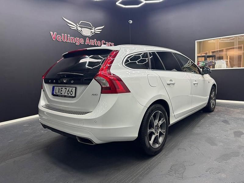 Begagnad Volvo V60 Ocean Race 190 HK (139 kW) 2015 Vit Kombi