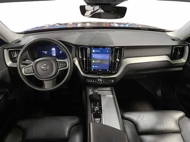 Begagnad Volvo XC60 Core 350 HK (257 kW) 2022 Svart SUV