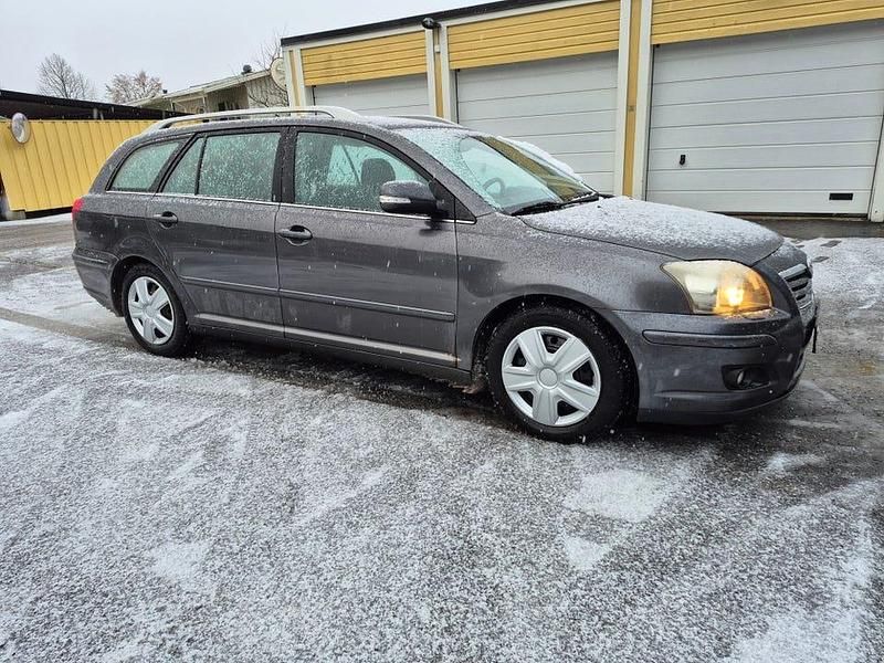 Begagnad 2007 Toyota Avensis Kombi | 16 500 kr (Marknadspris) - Bild 1/4