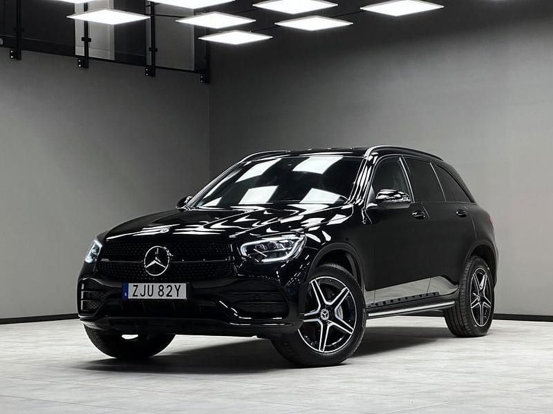 Svart Begagnad 2022 Mercedes GLC300 AMG SUV | 429 900 kr - Bild 1/3