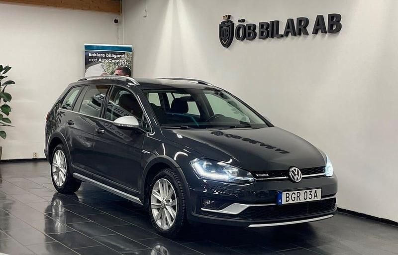 Grå Begagnad 2020 VW Golf Alltrack Kombi | 149 900 kr (Marknadspris) - Bild 1/4