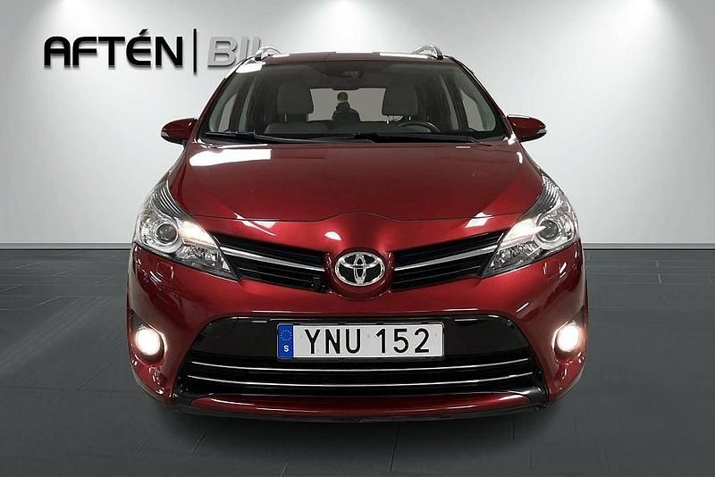 Begagnad Toyota Verso Edition 147 HK (108 kW) 2017 Röd Minibuss