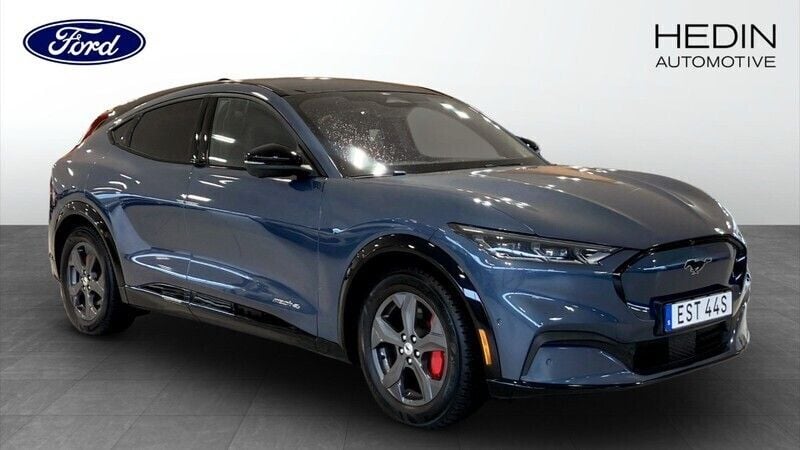Blå (blue) Begagnad 2021 Ford Mustang Mach-E Standard Range SUV | 399 900 kr (Lite dyr) - Bild 1/4