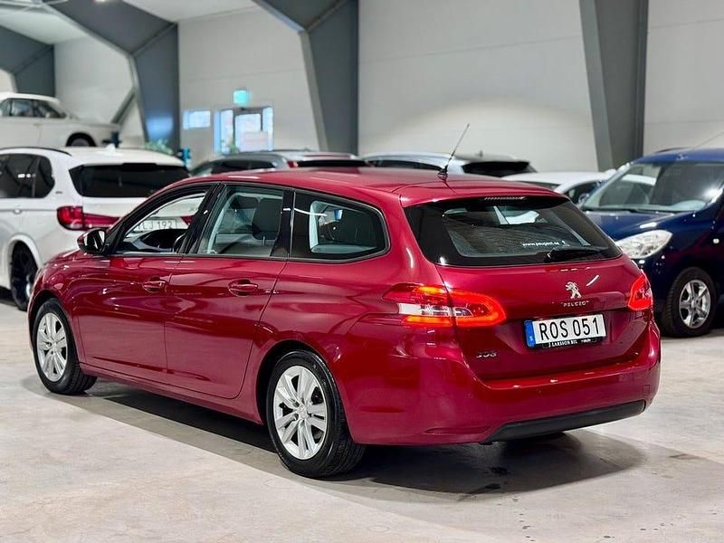 Begagnad Peugeot 308 SW 110 HK (80 kW) 2015 Röd Kombi