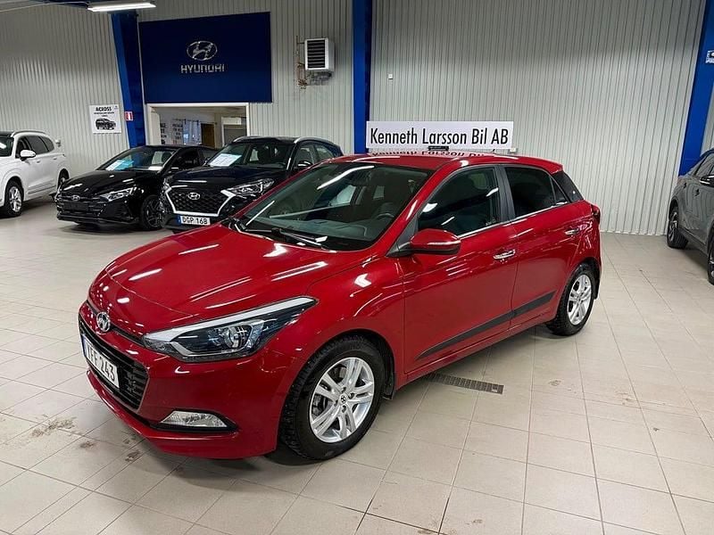 Röd Begagnad 2016 Hyundai i20 Premium Halvkombi | 109 000 kr (Marknadspris) - Bild 1/4