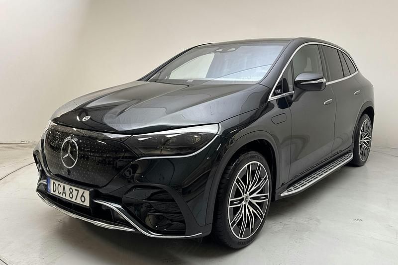 Grön Begagnad 2023 Mercedes EQE500 AMG Line Premium SUV | 684 900 kr (Marknadspris) - Bild 1/4