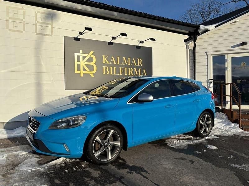Begagnad Volvo V40 R-Design 254 HK (186 kW) 2013 Blå Halvkombi
