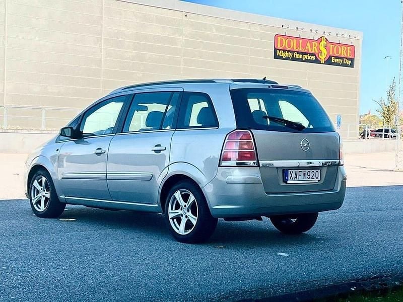 Begagnad Opel Zafira 150 HK (110 kW) 2006 Grå Minibuss