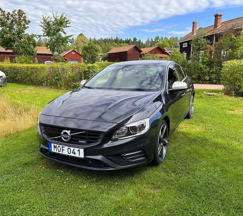 Begagnad Volvo S60 R-Design 181 HK (133 kW) 2015 Sedan