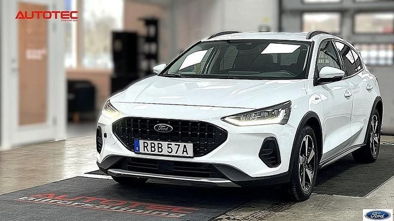 Begagnad Ford Focus Business Edition 125 HK (91 kW) 2023 Vit Halvkombi
