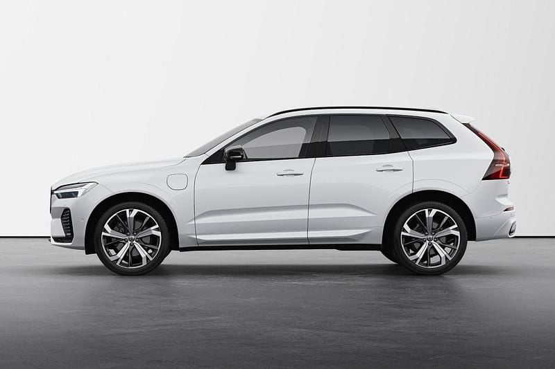 Vit Ny 2025 Volvo XC60 Plus SUV | 673 900 kr (Dyr) - Bild 1/4
