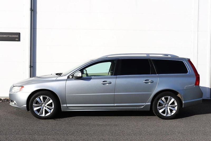 Silver Begagnad 2011 Volvo V70 Summum Kombi | 74 900 kr (Bra pris) - Bild 1/4