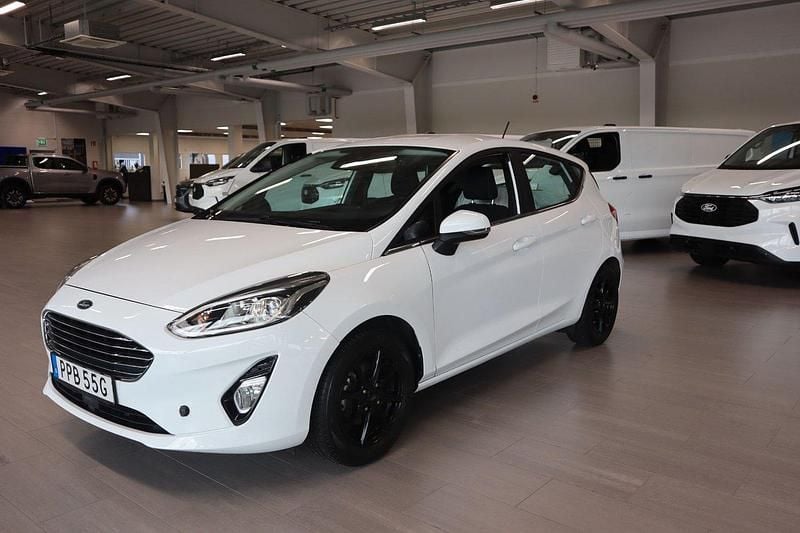 Vit Begagnad 2020 Ford Fiesta Titanium Halvkombi | 144 800 kr (Marknadspris) - Bild 1/4