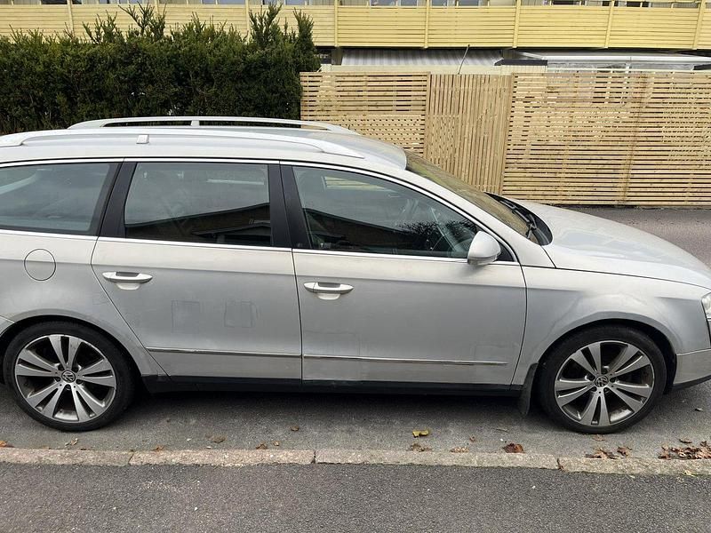 Silver Begagnad 2009 VW Passat Sportline Kombi | 28 000 kr (Superpris) - Bild 1/4
