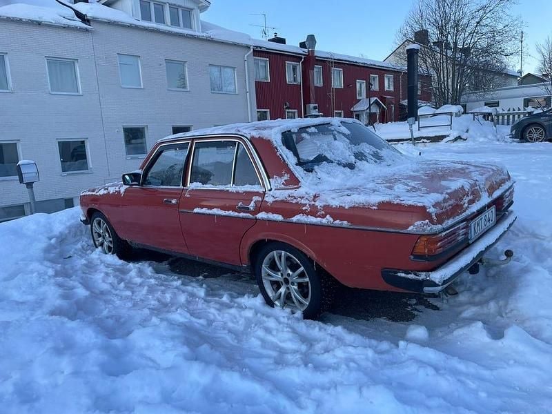 Begagnad Mercedes 300 80 HK (58 kW) 1979