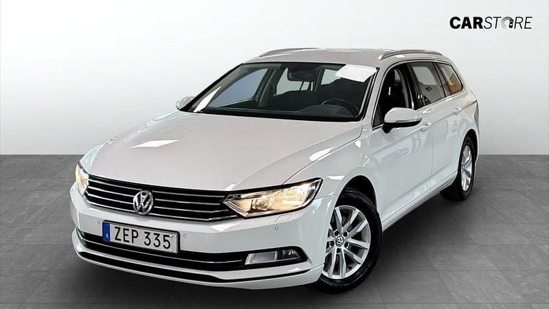 Vit (white) Begagnad 2018 VW Passat Kombi | 139 900 kr (Bra pris) - Bild 1/4