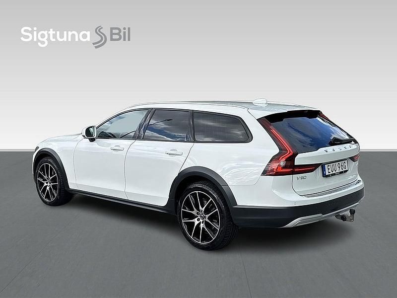 Begagnad Volvo V90 CC 198 HK (145 kW) 2021 Vit Kombi