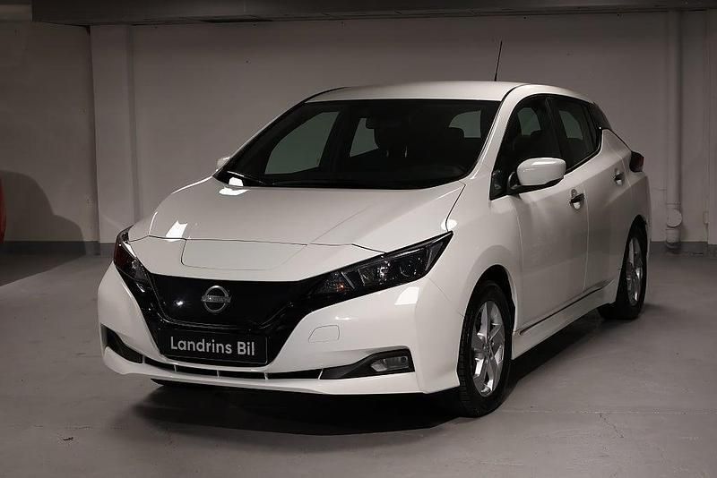Begagnad Nissan Leaf Acenta 110 kW (150 HK) 2022 Vit Halvkombi
