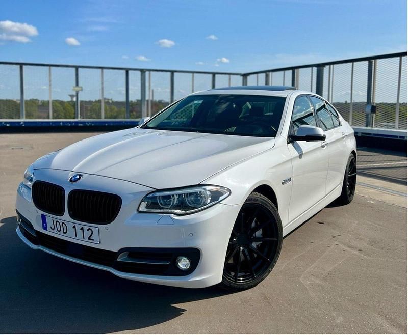 Vit Begagnad 2015 BMW 535 Sedan | 265 000 kr (Marknadspris) - Bild 1/4