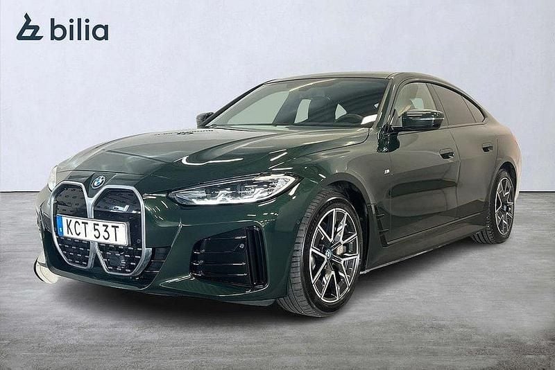 Grön Begagnad 2022 BMW i4 M Sport Sedan | 399 000 kr (Marknadspris) - Bild 1/4