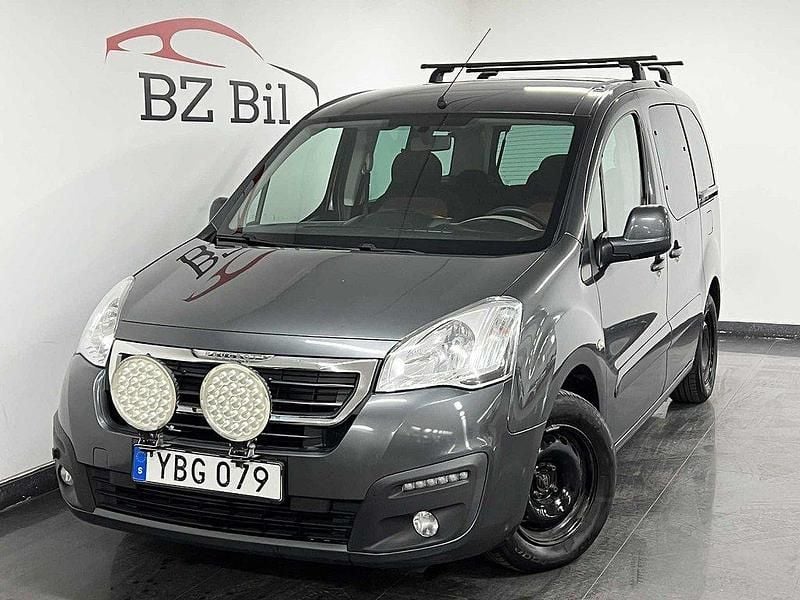 Mörkgrå (grå) Begagnad 2015 Peugeot Partner Tepee Minibuss | 69 900 kr (Lite dyr) - Bild 1/4