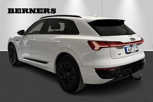 Begagnad Audi Q8 e-tron Proline 253 kW (344 HK) 2023 Glaciärvit metallic SUV