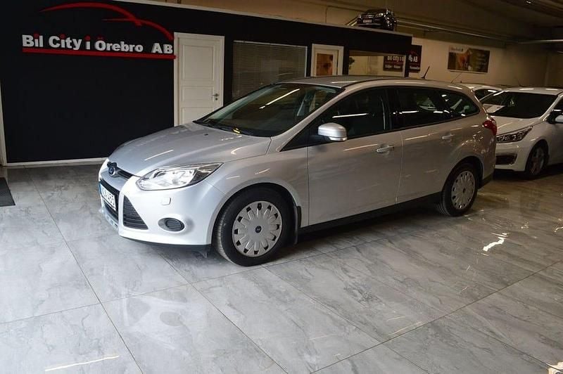 Grå Begagnad 2014 Ford Focus Kombi | 69 900 kr (Marknadspris) - Bild 1/4