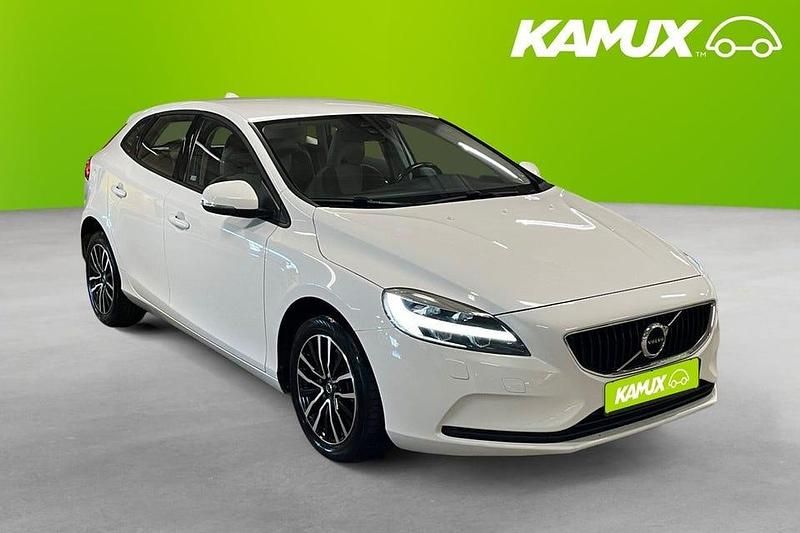 Vit Begagnad 2017 Volvo V40 Momentum Kombi | 199 800 kr (Marknadspris) - Bild 1/4