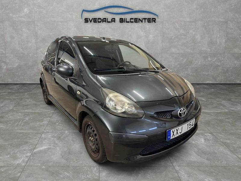 Begagnad Toyota Aygo 68 HK (50 kW) 2006 Mörkgrå Halvkombi