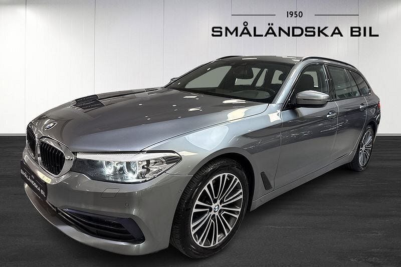 Blå Begagnad 2018 BMW 520 Sport Line Kombi | 259 000 kr (Bra pris) - Bild 1/4